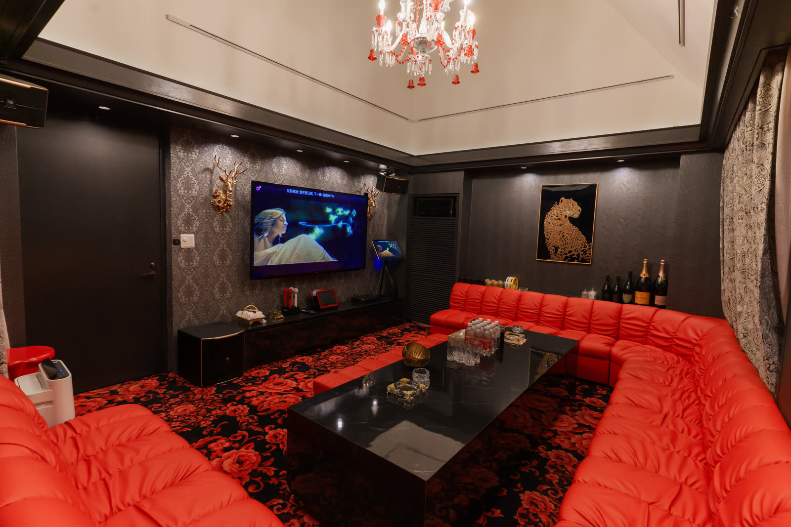 LOUNGE L VIPルーム